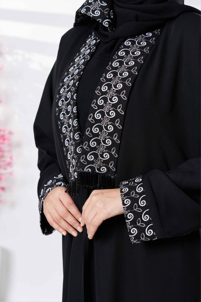 عباية سوداء فاخرة بتدخيلات تطريز وهدب كرستال